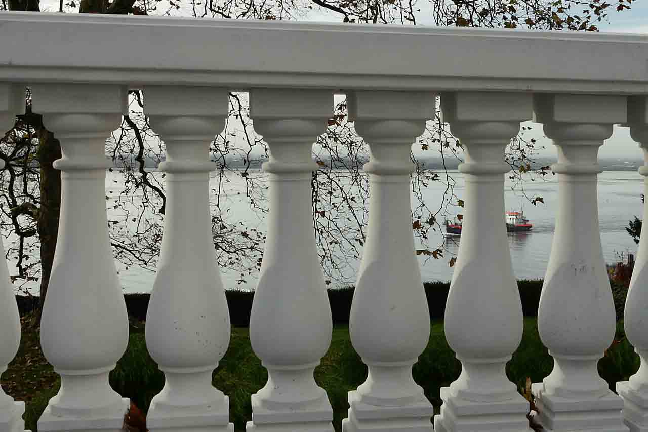 Balustraden aus Baluster, Fußlauf, Handlauf und Kompakt-Balustraden
