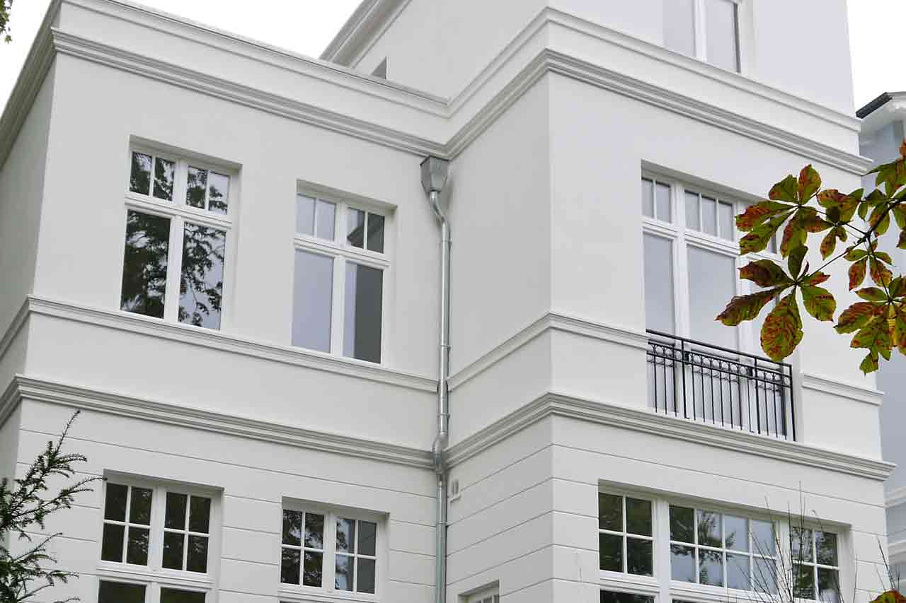 Fassadenstuckprofile, Bossensteine, Traufgesimse aus mineralischem Leichtbaustoff